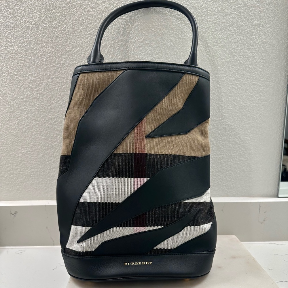 BURBERRY BUCKET BAG BLACK IVORY GREEN RED